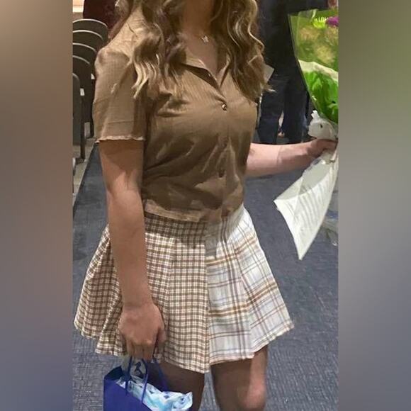 Plaid Skirt and Solid Top Bundle Neutral Colors Size Junior  M-L - Picture 10 of 10